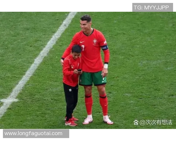 7月3日出生的足球球星及其精彩职业生涯回顾 7月3日出生的足球球星及其精彩职业生涯回顾