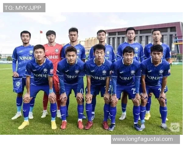 中国足球迎来历史性时刻 十大球星共同亮相助力球队崛起