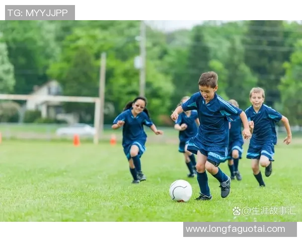 从足球巨星经典动作解读绿茵魅力与竞技精神的独特表现 从足球巨星经典动作解读绿茵魅力与竞技精神的独特表现