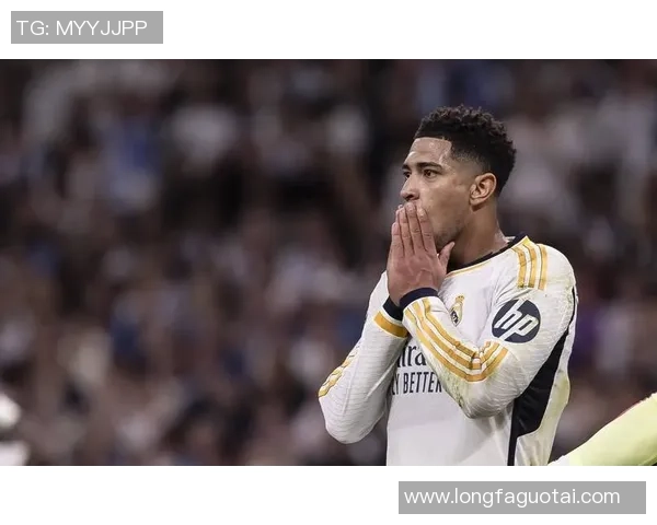 全球足球百大球星排名揭秘 盘点历史与现役顶级球员的辉煌成就