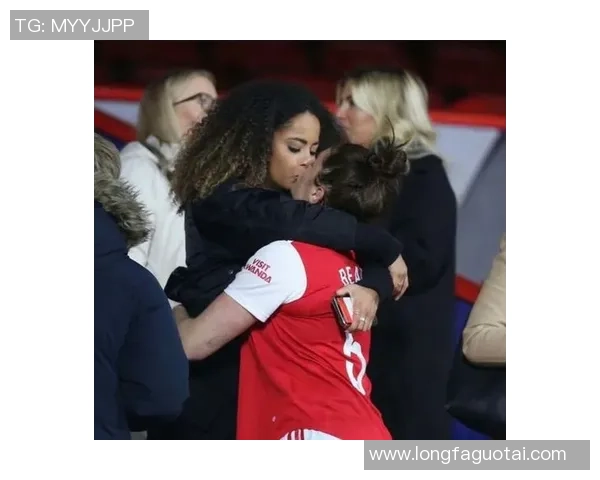 女足球星的女朋友是谁?揭秘她们背后的感情故事和甜蜜生活 女足球星的女朋友是谁?揭秘她们背后的感情故事和甜蜜生活