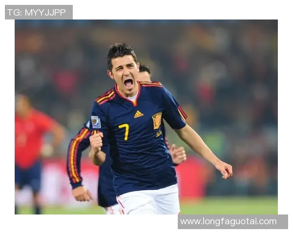 当红美女为爱逐梦绿茵场勇敢追求足球球星的浪漫故事