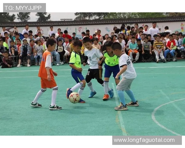 球星展现高超控球技巧足球垫球表演诠释运动之美与竞技精神