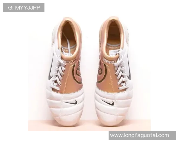 球星足球鞋设计大比拼 哪位球员的鞋款最具魅力与创新感 球星足球鞋设计大比拼 哪位球员的鞋款最具魅力与创新感